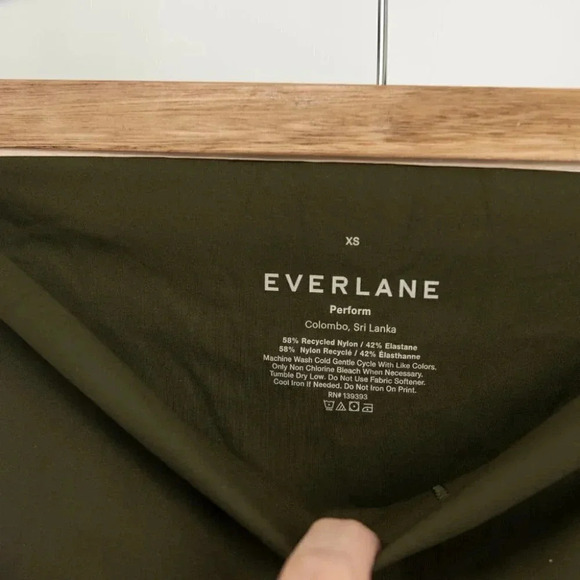 Everlane The Perform Cropped Legging Dark Olive  | XS - Picture 3 of 5